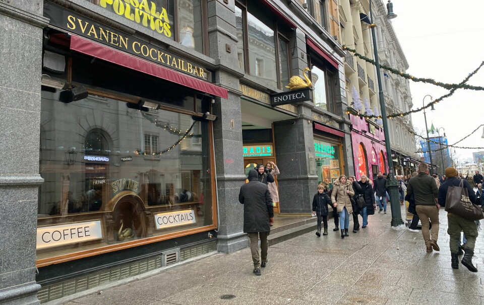 Svanen Cocktailbar ligger i Karl Johans gate i Oslo.