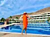 Over 70.000 nordmenn skal feriere på Gran Canaria og Tenerife i sommer, og nyte herlige dager med norsk sommertemperatur, som her ved ett av bassengene på Radisson Blu Resort & Spa i Mogan, lengst sør på Gran Canaria.