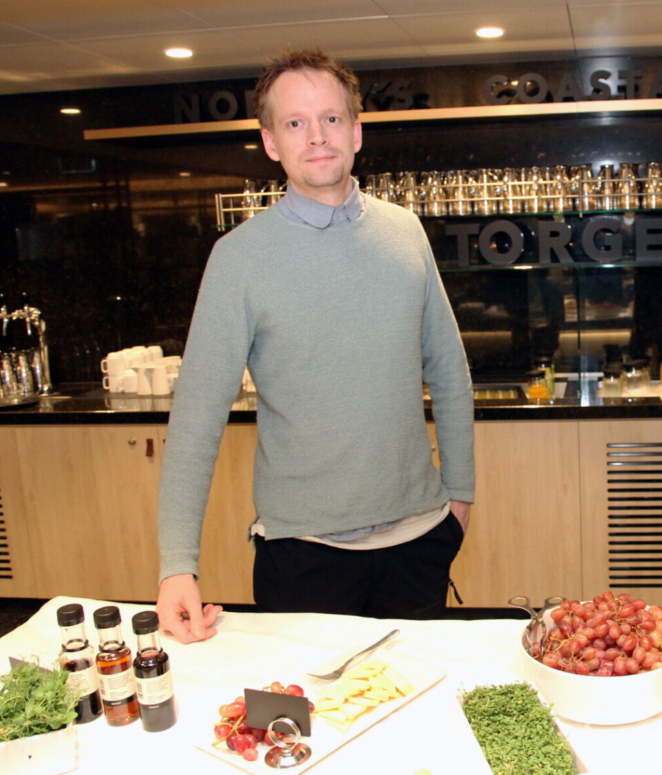 Øistein Nilsen har ansvaret for all maten som serveres hos Hurtigruten. Øistein Nilsen har ansvaret for all maten som serveres hos Hurtigruten.