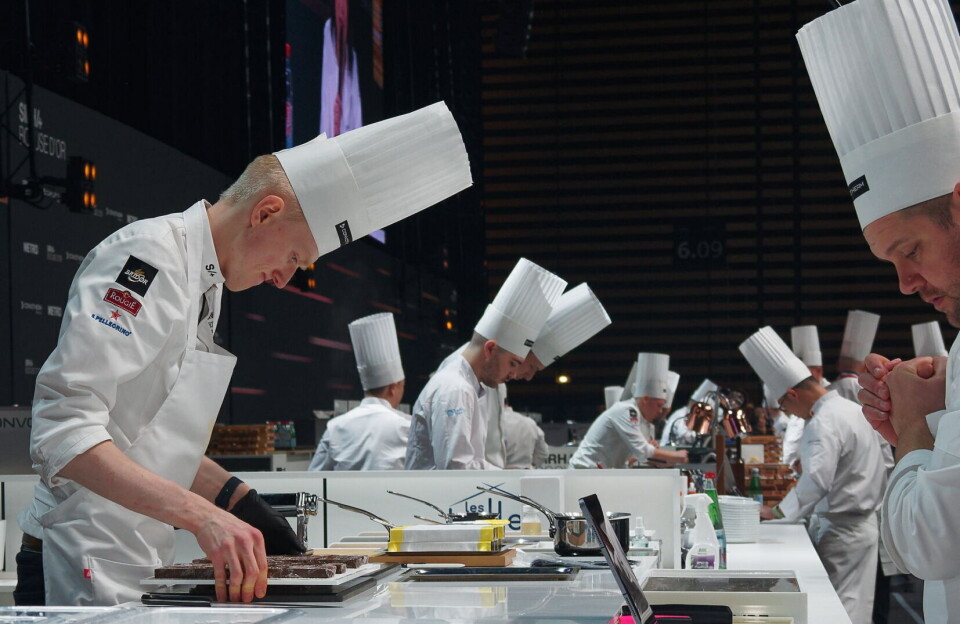 Hit krever det år og innlevelse å komme – bak commis Leon Haarberg Nilsen (til venstre) og coach Christopher W. Davidsen er litt av det øvrige finaleheatet i Bocuse d’Or-finalen i 2023. Hit krever det år og innlevelse å komme – bak commis Leon Haarberg Nilsen (til venstre) og coach Christopher W. Davidsen er litt av det øvrige finaleheatet i Bocuse d’Or-finalen i 2023.