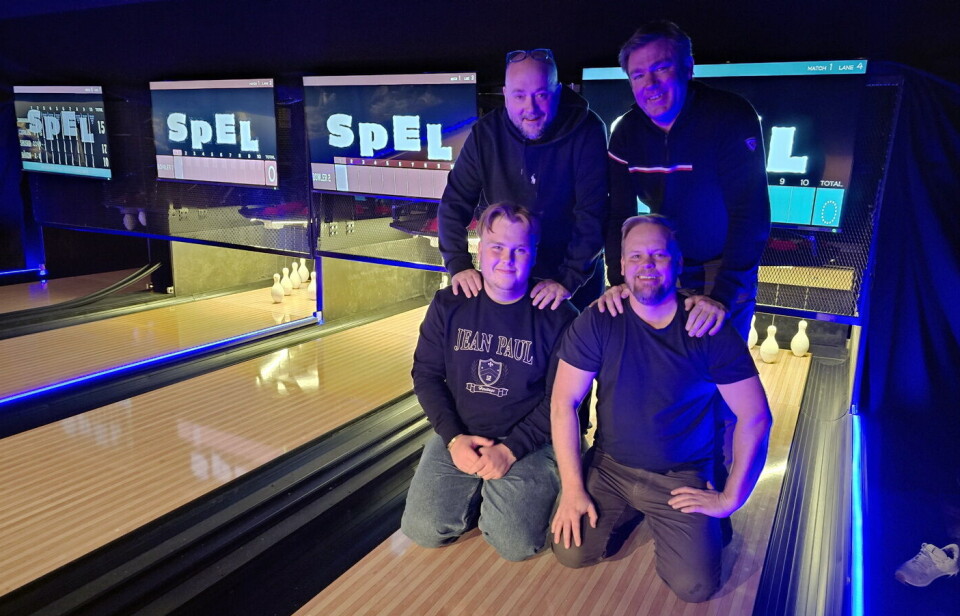 Spel, som er et samarbeid mellom Beitostølen Barcraft, Beitostølen Resort og Peppes Pizza, har åpnet på Beitostølen. Daglig leder Pål Andvord (bak til venstre), Bjørnar Hovi (Beitostølen Resort, bak til høyre) Andreas Økland Andalsvik (driftsansvarlig, foran til venstre) og Stian Hagen (Peppes Pizza). Spel, som er et samarbeid mellom Beitostølen Barcraft, Beitostølen Resort og Peppes Pizza, har åpnet på Beitostølen. Daglig leder Pål Andvord (bak til venstre), Bjørnar Hovi (Beitostølen Resort, bak til høyre) Andreas Økland Andalsvik (driftsansvarlig, foran til venstre) og Stian Hagen (Peppes Pizza).