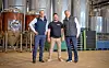 Fra venstre: Rikard af Ekenstam (kommersiell direktør, Sunday Power), Geoffrey Jansen van Vuuren (daglig leder, Amundsen Bryggeri) og Jan Spandow (administrerende direktør, Spabo)