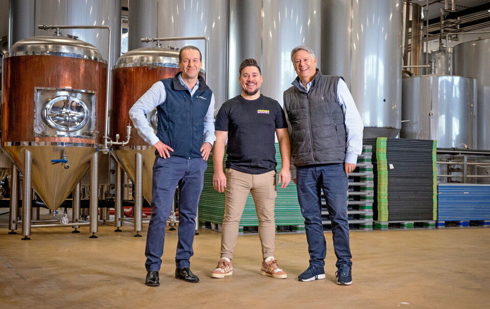 Fra venstre: Rikard af Ekenstam (kommersiell direktør, Sunday Power), Geoffrey Jansen van Vuuren (daglig leder, Amundsen Bryggeri) og Jan Spandow (administrerende direktør, Spabo) Fra venstre: Rikard af Ekenstam (kommersiell direktør, Sunday Power), Geoffrey Jansen van Vuuren (daglig leder, Amundsen Bryggeri) og Jan Spandow (administrerende direktør, Spabo)