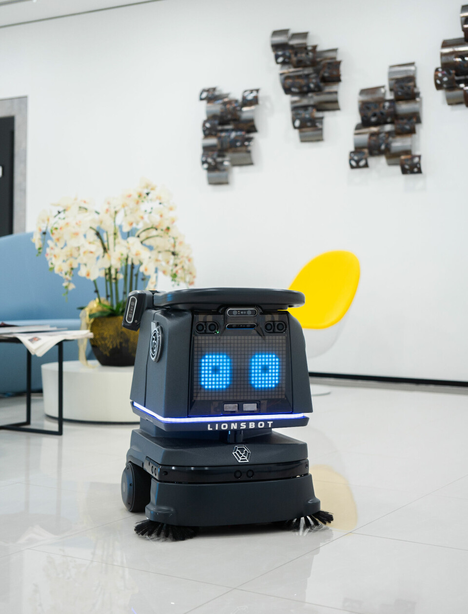 Norengros blir distributør av LionsBot i Norge LionsBot rengjøringsrobot