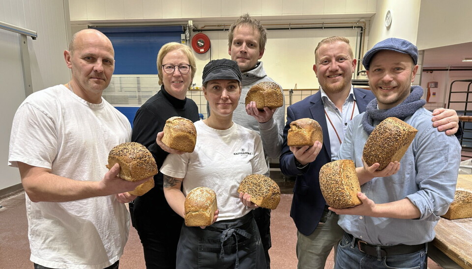 Hurtigruten lanserer brød laget av overskudd fra ølbrygging og tare - i samarbeid med Kaffebønna bakeri. Bak kulinarisk direktør for Hurtigruten, Øistein Nilsen og direktør for hotell og produktutvikling i Hurtigruten, André Pettersen. Hurtigruten lanserer brød laget av overskudd fra ølbrygging og tare - i samarbeid med Kaffebønna bakeri. Bak kulinarisk direktør for Hurtigruten, Øistein Nilsen og direktør for hotell og produktutvikling i Hurtigruten, André Pettersen.