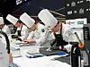 Håvard Werkland (nærmest) og commis Grunde Gillund i aksjon i konkurranseboksen i Bocuse d'Or 2025 i Lyon.