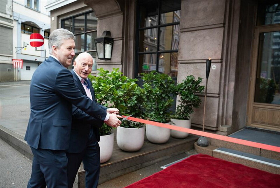 Asle Prestegard (til venstre) og Christian Ringnes klippet snoren da Scandic Holberg ble gjenåpnet etter en totalrenovering. Asle Prestegard (til venstre) og Christian Ringnes klippet snoren da Scandic Holberg ble gjenåpnet etter en totalrenovering.