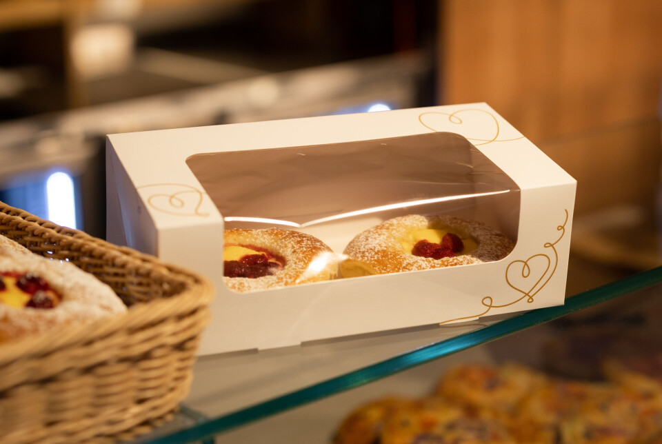 Kakeesker som setter tonen for hyggelige matstunder eske med kake