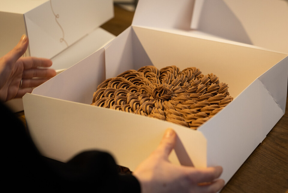 Kakeesker som setter tonen for hyggelige matstunder eske med kake