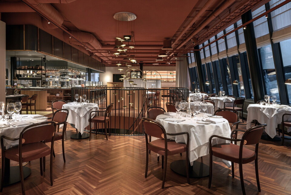 Ifølge van Pascal van Dort hos Rockfon er det utrolig enkelt å gjøre noe med romklang og støy, for eksempel i restauranter, uten å gå på kompromiss med designet. Ifølge van Pascal van Dort hos Rockfon er det utrolig enkelt å gjøre noe med romklang og støy, for eksempel i restauranter, uten å gå på kompromiss med designet.