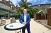 Finn Berstad, som har vært med fra starten av i Mogan, hotelldirektør for de to Radisson Blu-hotellene på Gran Canaria. Hoteller som stadig vinner utmerkelser, hoteller med høyt belegg, og ikke minst populært blant nordmenn.
