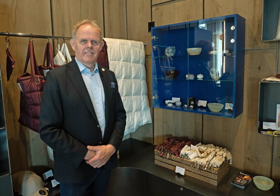Hotelldirektør Poul-Henrik Remmer tilbyr både hotellets egne produkter og lokalt håndverk i lobbybutikken. Hotelldirektør Poul-Henrik Remmer tilbyr både hotellets egne produkter og lokalt håndverk i lobbybutikken.