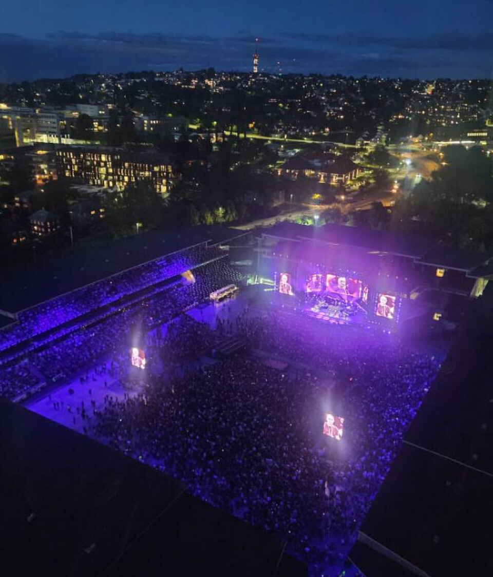 Hotelldirektør på Scandic Lerkendal, Erik Fostervolls bilde fra toppen av Scandic Lerkendal i går kveld. Han har virkelig kongeutsikt til Åge-scenen. Hotelldirektør på Scandic Lerkendal, Erik Fostervolls bilde fra toppen av Scandic Lerkendal i går kveld. Han har virkelig kongeutsikt til Åge-scenen.