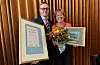 Wenche Andersen er tildelt Matomsorgsprisen 2025. Her sammen med juryleder Ivar Villa.