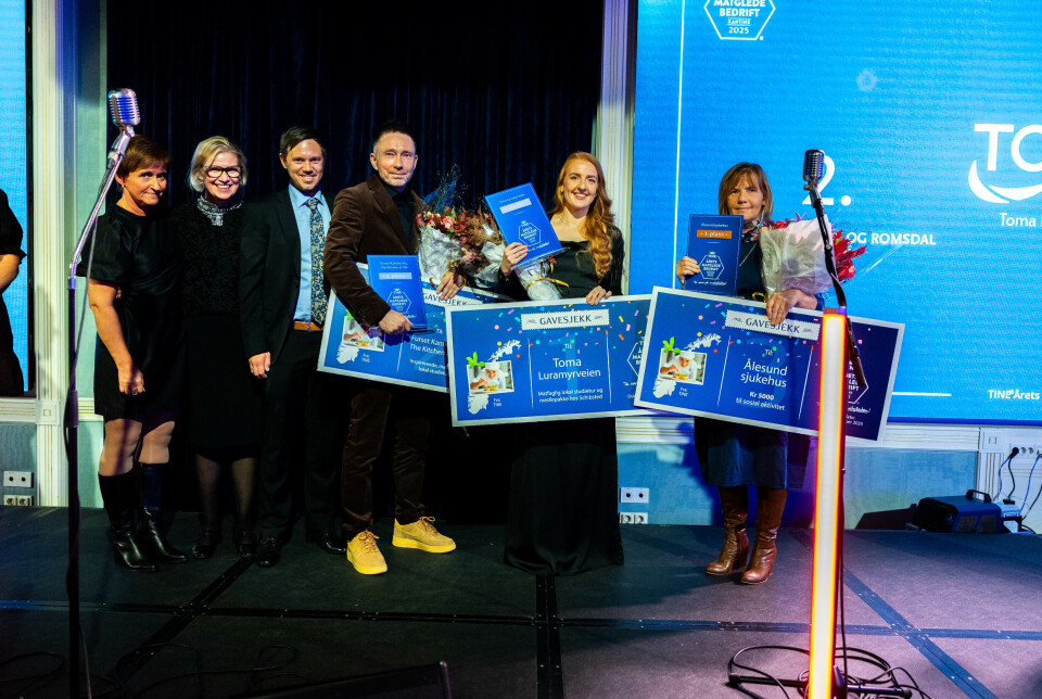 Toma Luramyrveien 40 er Årets matgledebedrift i kategori kantine. Fra venstre Stina Løvoll, Åse Pauline Hager, Eivind Fjelde, Roar Sandvik, Emma Høyvik Downham, Anita D Bernhardsson. Toma Luramyrveien 40 er Årets matgledebedrift i kategori kantine. Fra venstre Stina Løvoll, Åse Pauline Hager, Eivind Fjelde, Roar Sandvik, Emma Høyvik Downham, Anita D Bernhardsson.