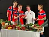 Aron Espeland lager maten for landslaget i fotball-VM. Her sammen med Sander Berge, Andreas Schjelderup og Patrik Berg.