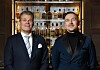 Hotelldirektør Arild Sjødin og barsjef Øyvind Lindgjerdet i Britannia Bar.