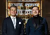 Hotelldirektør Arild Sjødin og barsjef Øyvind Lindgjerdet i Britannia Bar.