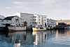 Midt i Henningsvær får det tidligere salteriet nytt liv. Flere eksisterende bygninger skal samles til ett hotell med totalt 48 hotellrom og fem leiligheter.