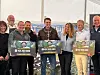 Fra venstre statssekretær Anette Stegegjerdet Norberg i landbruks- og matdepartementet, Espen S. Lie (leder for kategori ferskvare for Meny), Monica Hanasand og Stig Jakob Hanasand (Hanasand Gård), Anders Taklo (Gardsbrenneriet), Rannveig Krane (administrerende direktør for Meny), Christian Mjaaseth (Gårdsand), Einar Gundersen (kategoridirektør for Meny).