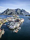 – Vi ønsker et besøksbidrag som bidrar til å ta vare på naturen, lokalsamfunnene og opplevelsen av Lofoten, sier administrerende direktør for Classic Norway Hotels, Stephen Menich-Bache. Her Villa Bryggekanten og Henningsvær Bryggehotell i Lofoten.
