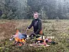 Villmarkskokken Svein Jæger Hansen gir ut sin tredje kokebok, «Jæger Hansens Villmarkskjøkken».