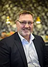 Thon investerer 100 millioner kroner i kundefordelsprogrammet Thon+. Kjetil Nilsen er konsernsjef i Thon.