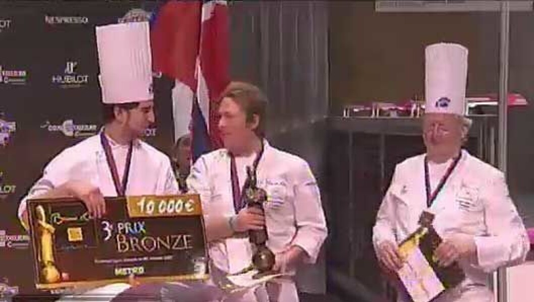 Bronse til Gunnarf Hvarnes og commis Filip A. Bendi i Bocuse d'Or 2011. Bronse til Gunnarf Hvarnes og commis Filip A. Bendi i Bocuse d'Or 2011.