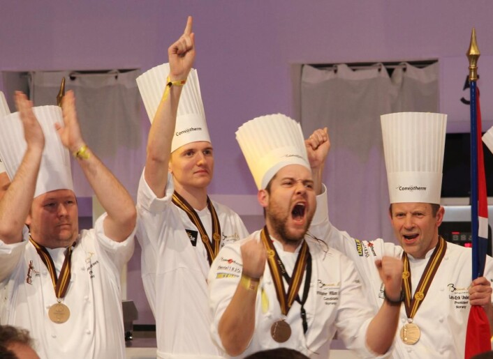 Christopher William Davidsen tar sølv i Bocuse d'Or 2017. (Foto: Morten Holt) Christopher William Davidsen tar sølv i Bocuse d'Or 2017. (Foto: Morten Holt)