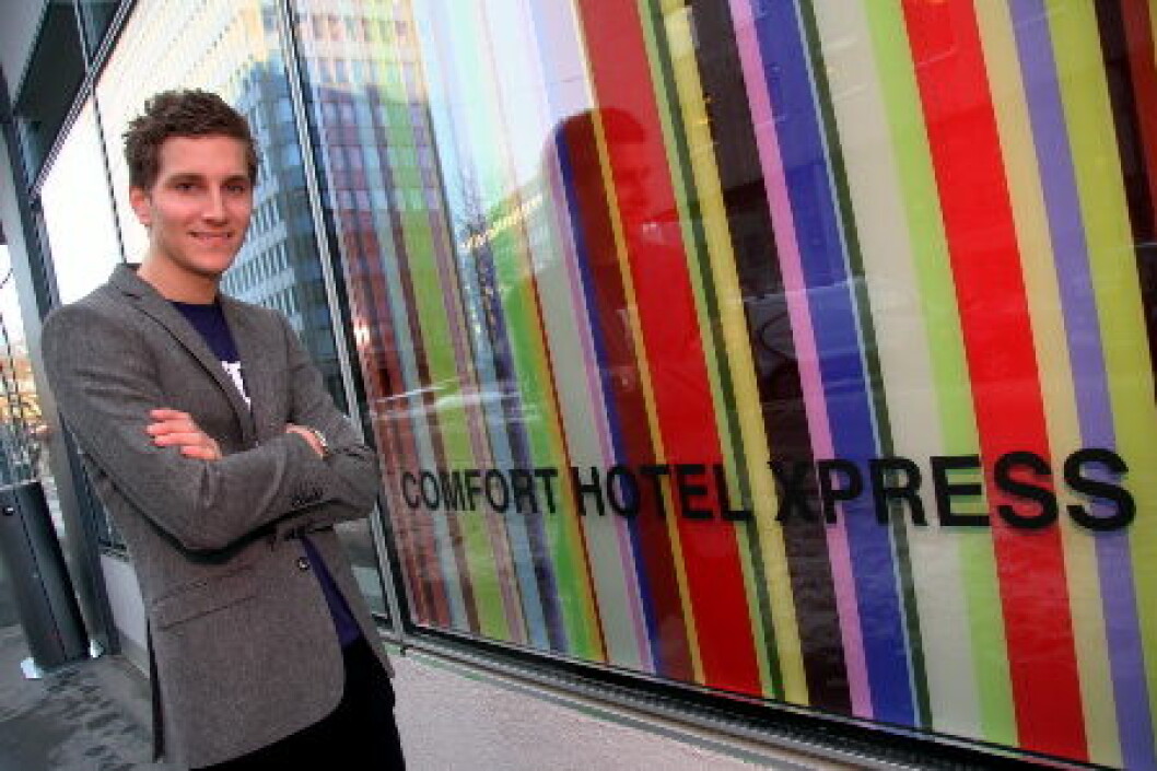 24 år gamle Simen Vinge er hotelldirektør for nyåpnede Comfort Hotel Xpress. (Foto: Morten Holt)