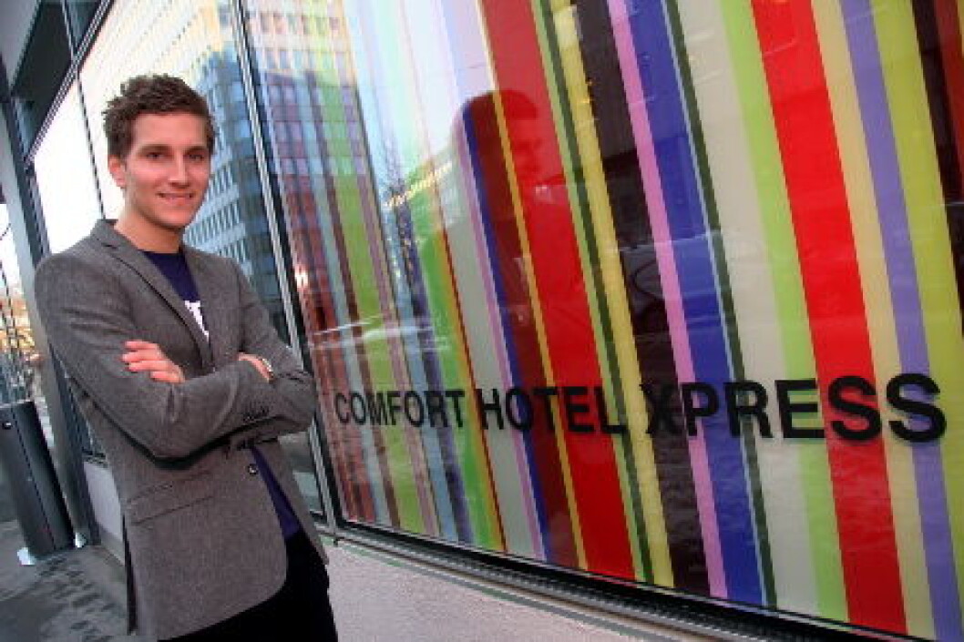 24 år gamle Simen Vinge er hotelldirektør for nyåpnede Comfort Hotel Xpress. (Foto: Morten Holt) 24 år gamle Simen Vinge er hotelldirektør for nyåpnede Comfort Hotel Xpress. (Foto: Morten Holt)
