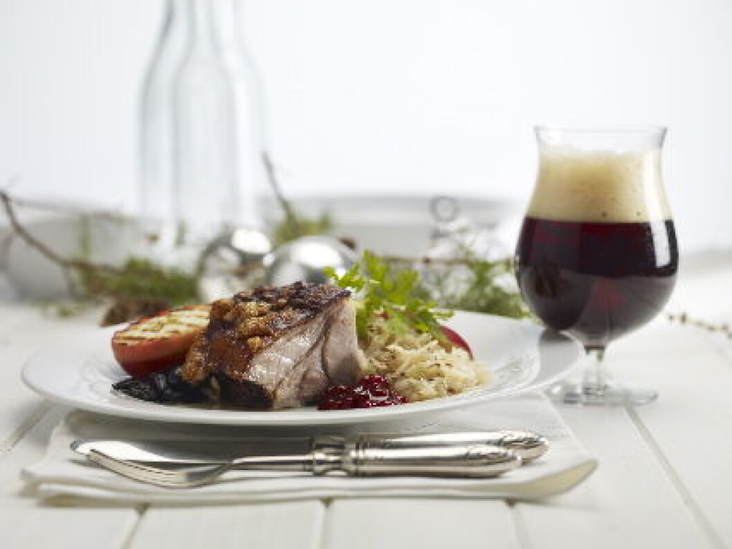 Ribbe og juleølillustrasjon Isidor Åstrøm Ribbe og juleølillustrasjon Isidor Åstrøm