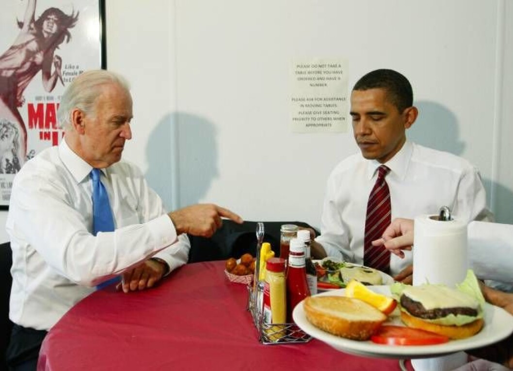 Obama spiser burger.jpg Obama spiser burger.jpg