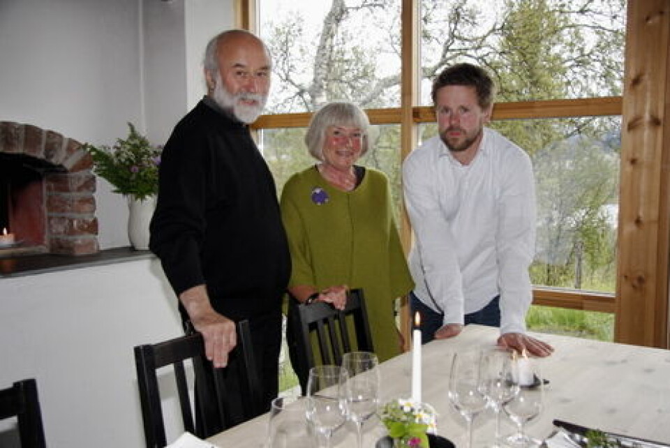 Odd (fra venstre), Karoline og Vegard Stormo i restauranten. (Foto: Morten Holt)