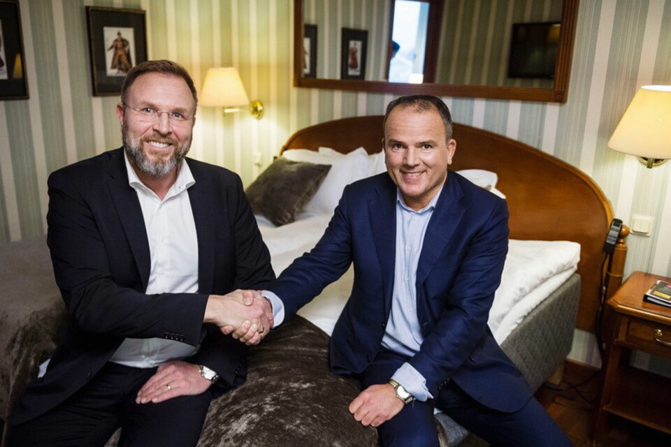 Administrerende direktør i First Hotels, Roar Ingdal (til høyre) sammen med Mattias Sörensen i YouBed.