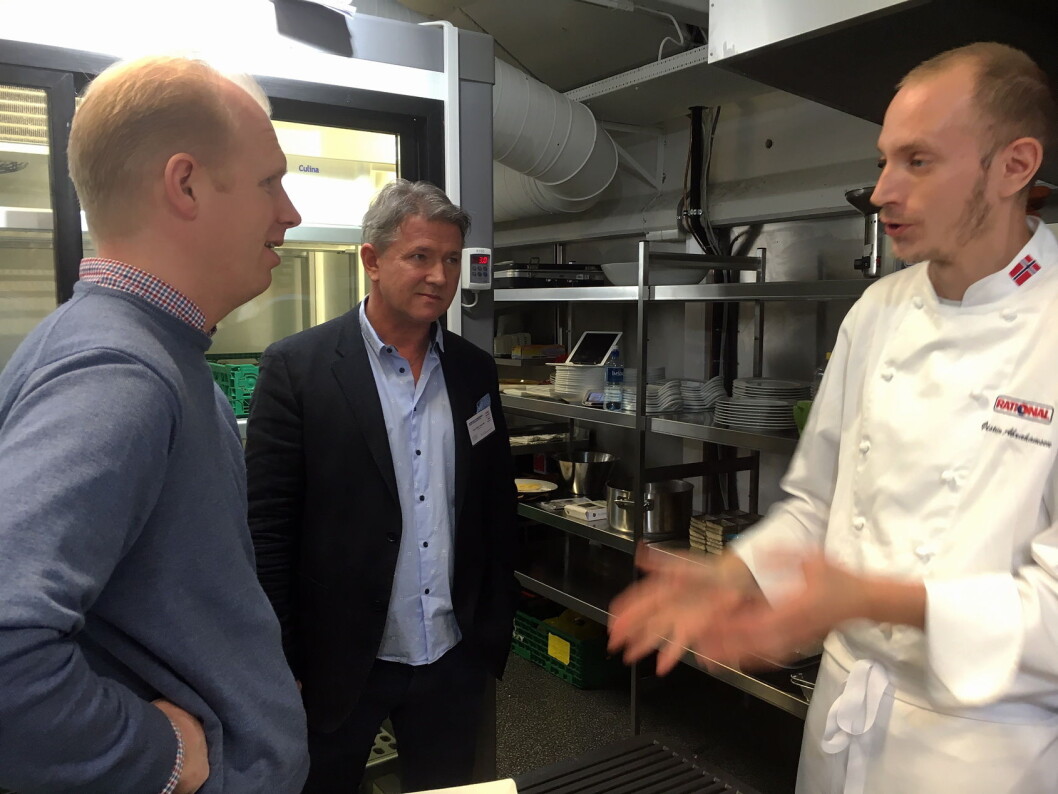 Fra åpningen av Storkjøkkenhuset, fra høyre Øistein Berg Abrahamsen (Rational), Hans Petter Jørgensen (Myhrvold Storkjøkken), Gaute Birkeli (Bryggeloftet). Fra åpningen av Storkjøkkenhuset, fra høyre Øistein Berg Abrahamsen (Rational), Hans Petter Jørgensen (Myhrvold Storkjøkken), Gaute Birkeli (Bryggeloftet).