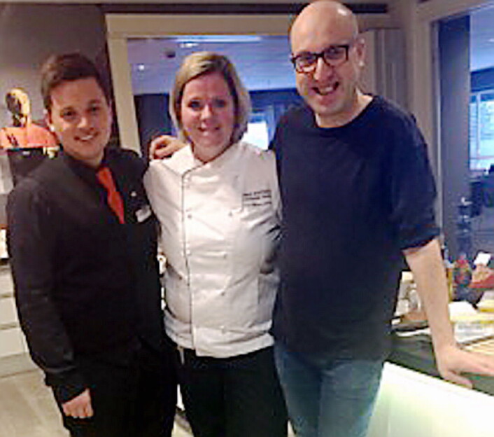 Restaurantsjef Christer Johansen (fra venstre), kjøkkensjef Silje Nilssen Lehre på Best Western LetoHallen Hotel, og Benny Cederberg fra Best Western Scandinavia. Restaurantsjef Christer Johansen (fra venstre), kjøkkensjef Silje Nilssen Lehre på Best Western LetoHallen Hotel, og Benny Cederberg fra Best Western Scandinavia.