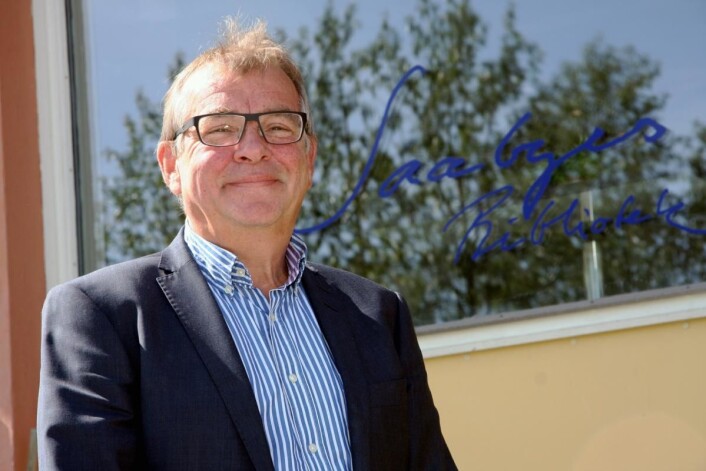 Harald Mical Jacobsen foran hotellet og Saabyes bibliotek. (Foto: Morten Holt) Harald Mical Jacobsen foran hotellet og Saabyes bibliotek. (Foto: Morten Holt)