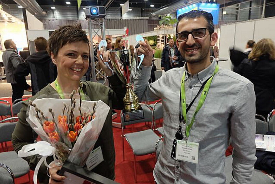 Deli de Luca vant NM i sunn fastfood 2015. Her Anne-Katrine Aa (kategorisjef for mat i Deli de Luca) og Shoana Ostadi (som driver Deli’s Kitchen). (Foto: Odd Henrik Vanebo) Deli de Luca vant NM i sunn fastfood 2015. Her Anne-Katrine Aa (kategorisjef for mat i Deli de Luca) og Shoana Ostadi (som driver Deli’s Kitchen). (Foto: Odd Henrik Vanebo)