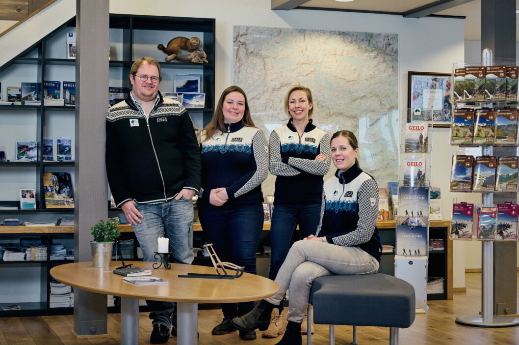 Pål Knutsson Medhus med sin stab hos Visit Geilo. Pål Knutsson Medhus med sin stab hos Visit Geilo.