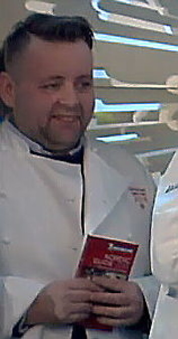 Det var en tydelig fornøyd Sven Erik Renaa som i dag mottok sin første Michelin-stjerne. (Printscreen) Det var en tydelig fornøyd Sven Erik Renaa som i dag mottok sin første Michelin-stjerne. (Printscreen)
