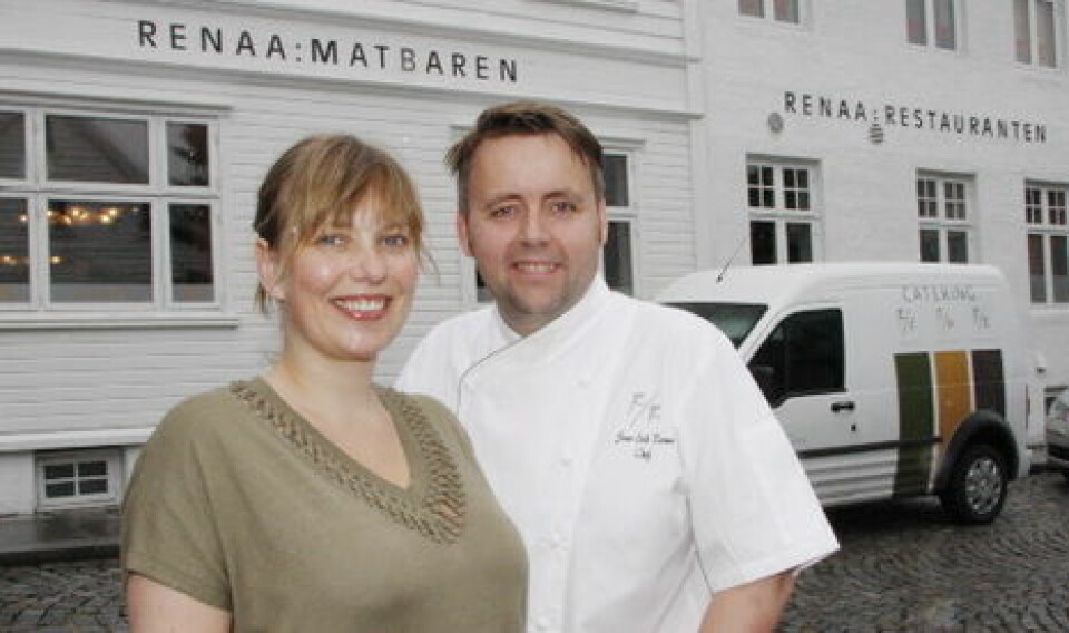 Torill og Sven Erik Renaa utenfor restaurantlokalet i Stavanger. (Arkivfoto: Morten Holt)