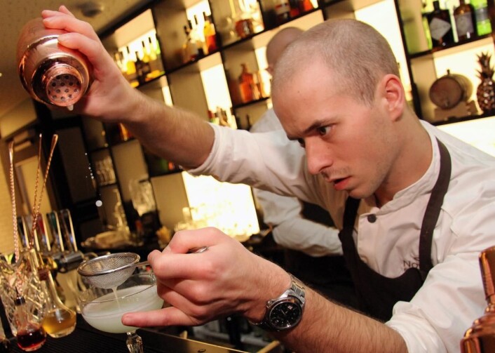 NordØsts bartender Magnus Thorseth sikret seg nylig en gjev andrepremie i en nasjonal cocktailkonkurranse. (Foto: Morten Holt) NordØsts bartender Magnus Thorseth sikret seg nylig en gjev andrepremie i en nasjonal cocktailkonkurranse. (Foto: Morten Holt)