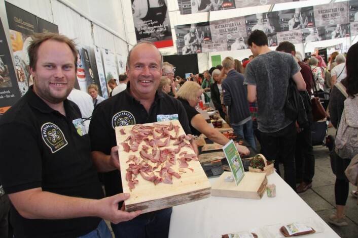 Mathias Olsen og Halvor Olsen på Holte Gård er en av mange anerkjente lokalmatprodusenter. (Foto: Morten Holt) Mathias Olsen og Halvor Olsen på Holte Gård er en av mange anerkjente lokalmatprodusenter. (Foto: Morten Holt)
