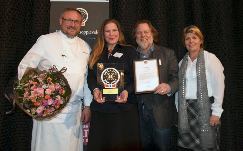 Spesialitet til Havsnø. Fra venstre kokk Bent Stiansen, Michal Bietz Øverland, Arve Øverland og administrerende direktør i Matmerk, Nina Sundqvist.