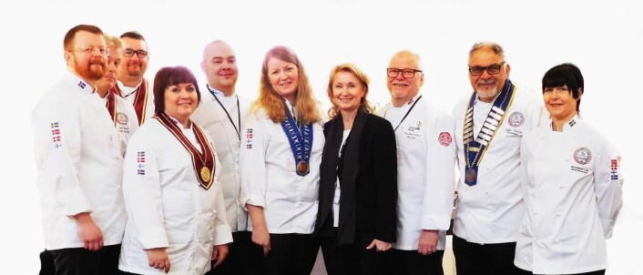 De fem nordiske landene signerte avtalen om å arrangere kokkekampen «Nordic Chefs team Challenge» på Smak 2017. Fra venstre Bjørn Bragi Bragason (Island), Conny Andersson (Sverige), Dennis Rafn (Danmark), Kristine Hartviksen (Norge), Markku Ojala (Finland), Elisabeth Bryne (Norge), Torill Engelberg (Smak/Norges Varemesse), Sven Magnus Gjønvik (Norge), Uffe Nilsen (Danmark) og Magdalena Lilja (Sverige). De fem nordiske landene signerte avtalen om å arrangere kokkekampen «Nordic Chefs team Challenge» på Smak 2017. Fra venstre Bjørn Bragi Bragason (Island), Conny Andersson (Sverige), Dennis Rafn (Danmark), Kristine Hartviksen (Norge), Markku Ojala (Finland), Elisabeth Bryne (Norge), Torill Engelberg (Smak/Norges Varemesse), Sven Magnus Gjønvik (Norge), Uffe Nilsen (Danmark) og Magdalena Lilja (Sverige).
