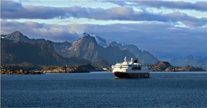 Også Hurtigruten skal pryde nye norske frimerker, som nå lanseres av Posten. Også Hurtigruten skal pryde nye norske frimerker, som nå lanseres av Posten.