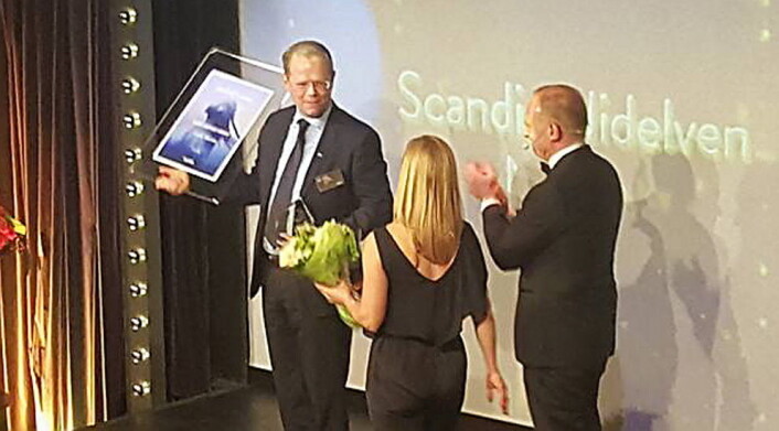 Hotelldirektør på Scandic Nidelven, Kjetil Vassdal, mottar prisen for Årets servicehotell i Scandic Hotels. (Foto: Line Vikrem Rosmæl/Kjetil Vassdals Facebook-side) Hotelldirektør på Scandic Nidelven, Kjetil Vassdal, mottar prisen for Årets servicehotell i Scandic Hotels. (Foto: Line Vikrem Rosmæl/Kjetil Vassdals Facebook-side)