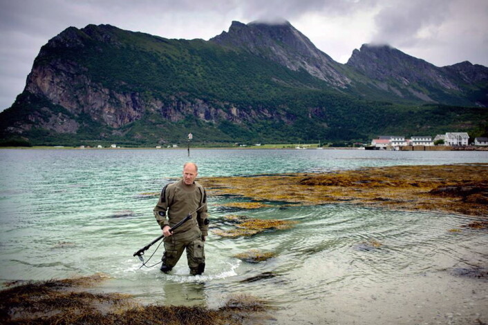Børge Ousland. Norskot i bakgrunnen. (Foto: Manshausen) Børge Ousland. Norskot i bakgrunnen. (Foto: Manshausen)