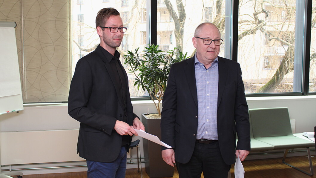 Konflikt: Fellesforbundets forhandlingsleder Clas Delp (til venstre) og NHO Reiselivs forhandlingsleder Jostein Hansen ved kravutvekslingen i mars. Partene kom ikke til enighet i den tvungne meklingen. Konflikt: Fellesforbundets forhandlingsleder Clas Delp (til venstre) og NHO Reiselivs forhandlingsleder Jostein Hansen ved kravutvekslingen i mars. Partene kom ikke til enighet i den tvungne meklingen.